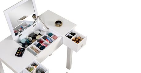 Make-Up and Accessory Dresser