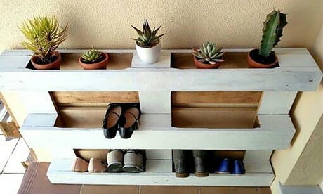 Rustic-Style Pallet Shoe Rack