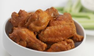 Chicken Wings With Sauce and Dip