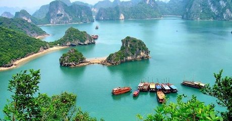 Vietnam: 4-Night Tour with Cruise