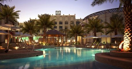 Al Ain: 1- or 2-Night 5* Stay with Zoo Tickets