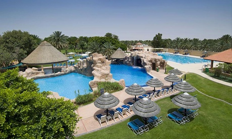 Al Ain: 5* Family Stay with Zoo Tickets