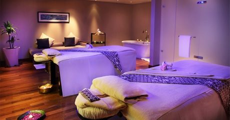 Couples can enjoy a 60-minute spa treatment with facility access; and opt to double the treatment time by adding a scrub and bath ritual for AED499.00 at Discount Sales.