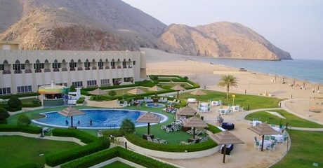 Oman: 1- or 2-Night Stay with Breakfast