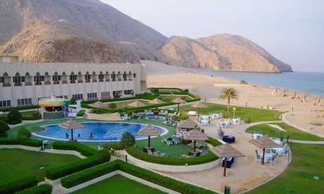 Oman: 1- or 2-Night Stay with Breakfast