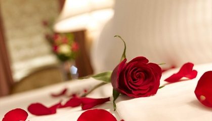 Sharjah: 5* Romantic Stay with Breakfast