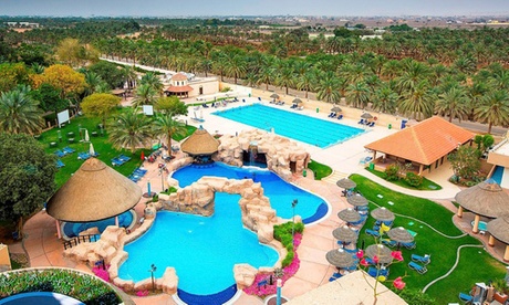 Al Ain: 5* Family Stay with Zoo Tickets