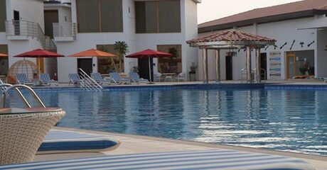 Dibba: 4* Stay with Half Board