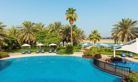 Abu Dhabi: 1-Night 5* Stay with Breakfast