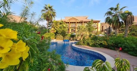 5* Pool Access with F&B Discount