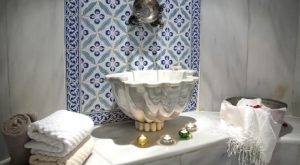 Ladies can choose to unwind with a choice of a deep-cleansing facial or a traditional Moroccan bath