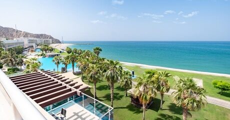 Fujairah: 5* Staycation with Breakfast for Up to Four