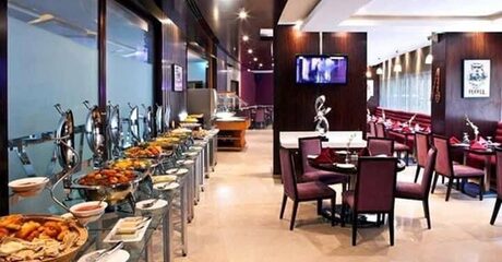 4* Dinner Buffet with Soft Drinks