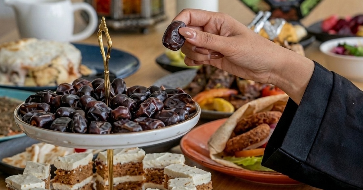 Breakfast Buffet + Free-flowing Juices For 1
