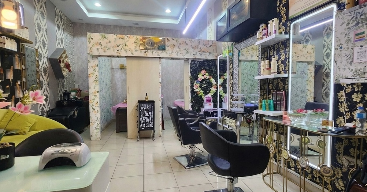 Eyebrow & Upperlip Threading & Tinting